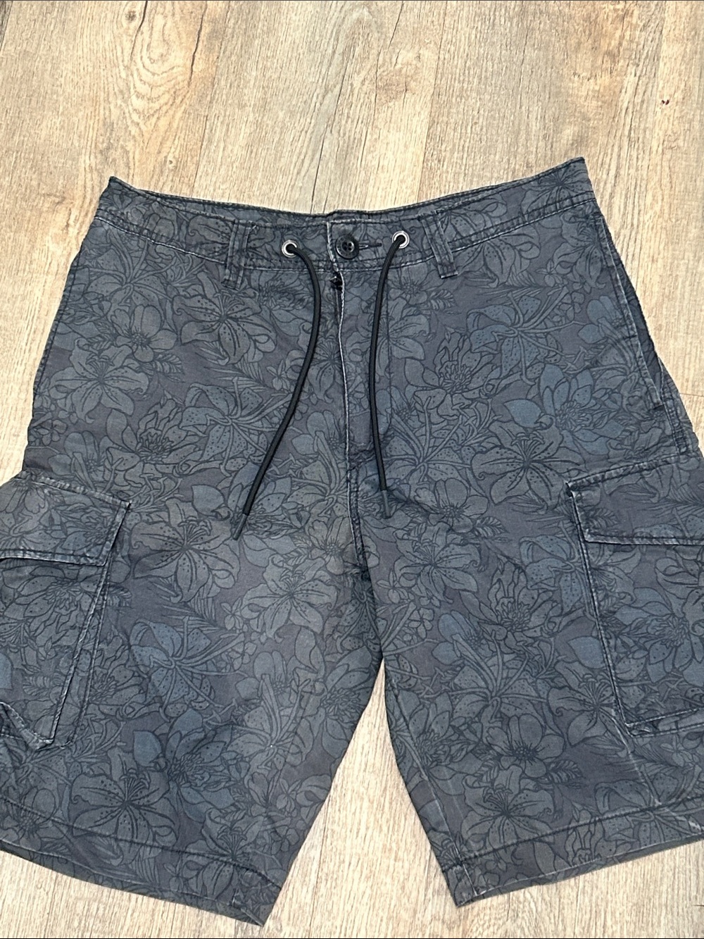 Men's Dark Gray Floral Cargo Shorts